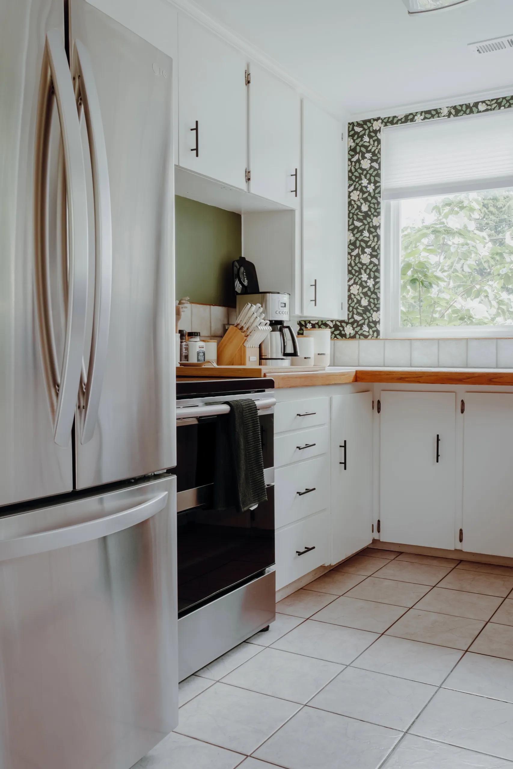 Full kitchen photo 2